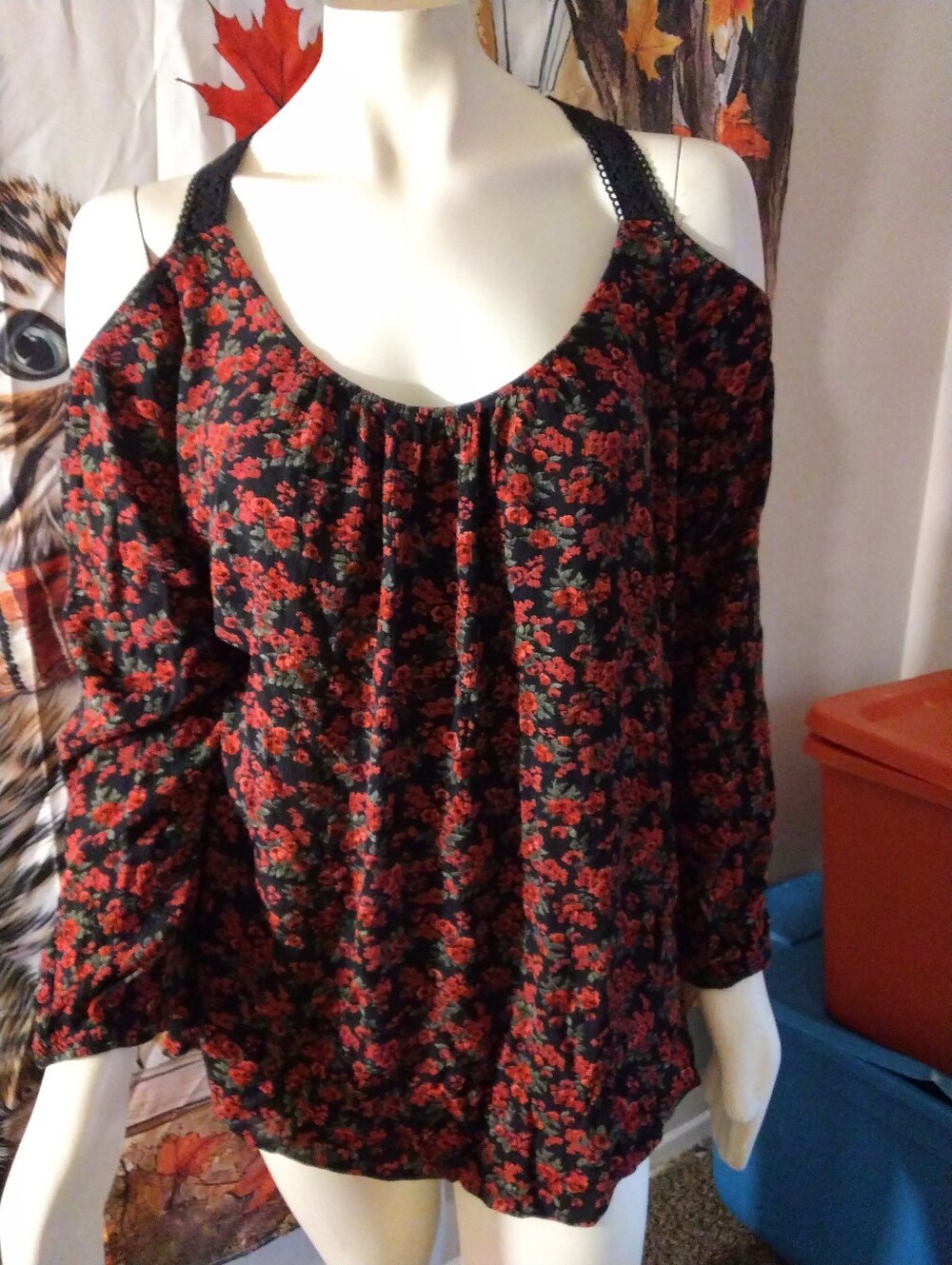 Torrid Women's size 3X XXXL Cold Shoulder Long Sleeve floral beautiful Blouse